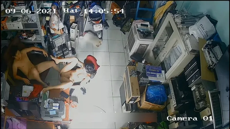 Người vợ gã chồng phang nhau trong của cục thịt máy tính