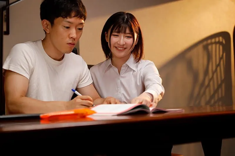 Nữ gia sư bị gài bẫy biến thành bé ngoan tình dục cho gia đình biến thái