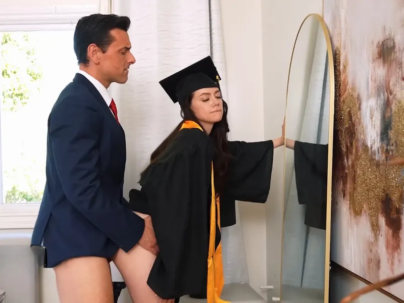 Cha dượng doggy em gái nhỏ sữa đặc rớt đầy sàn