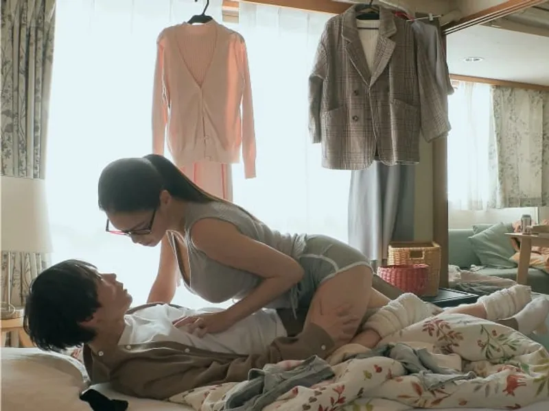 được chị cạnh bên nhà "an ủi" khi nhân tình đi ngoại tình